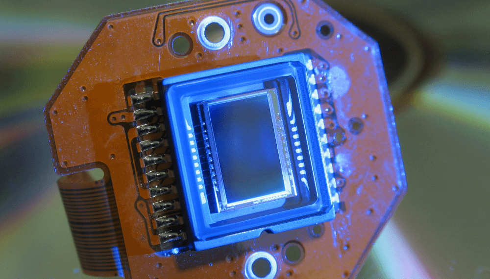 CCD or InGaAs? A Guide to Silicon PL Detection on a Raman Microscope