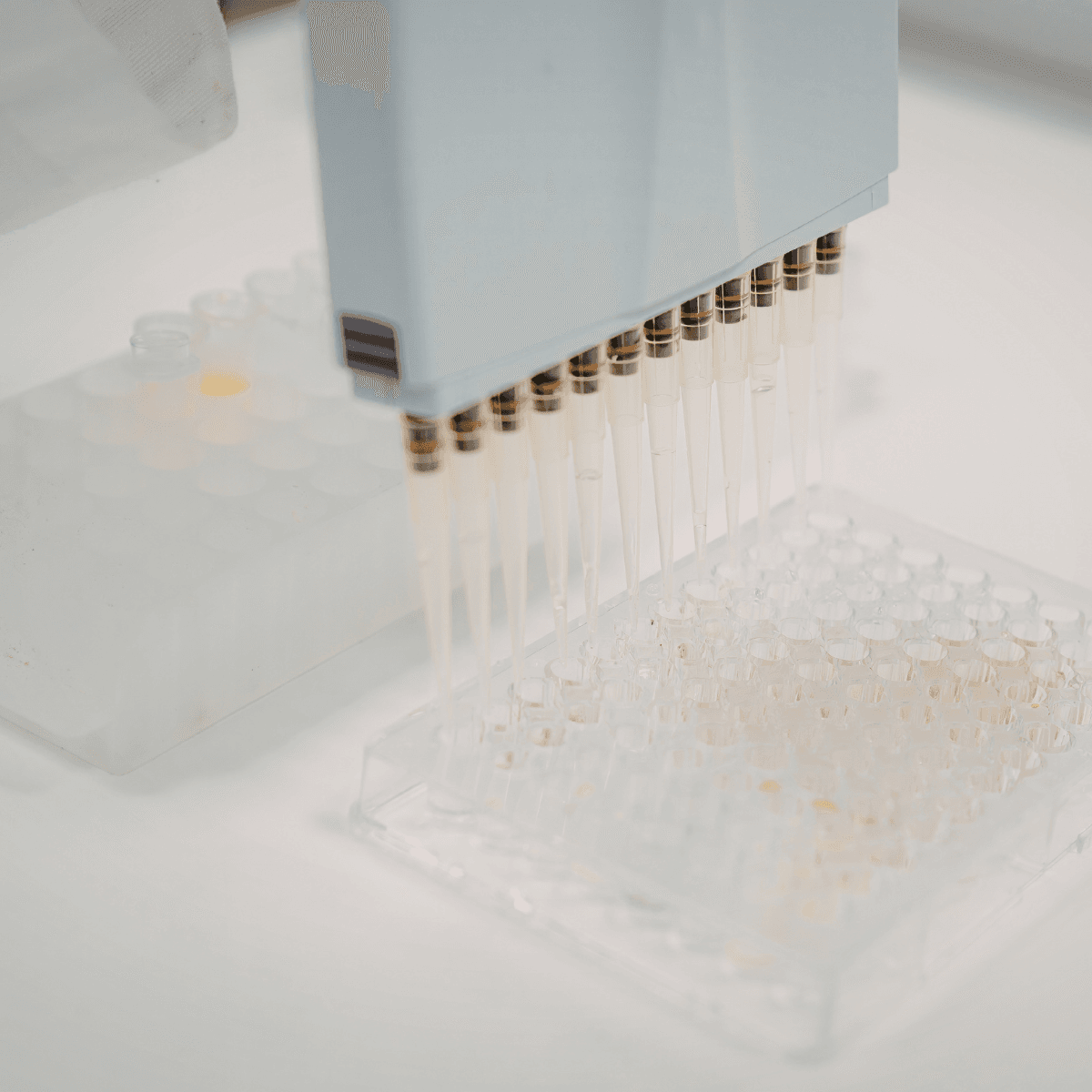 Automated High-throughput Upconversion Nanoparticle Spectral & Lifetime Characterisation