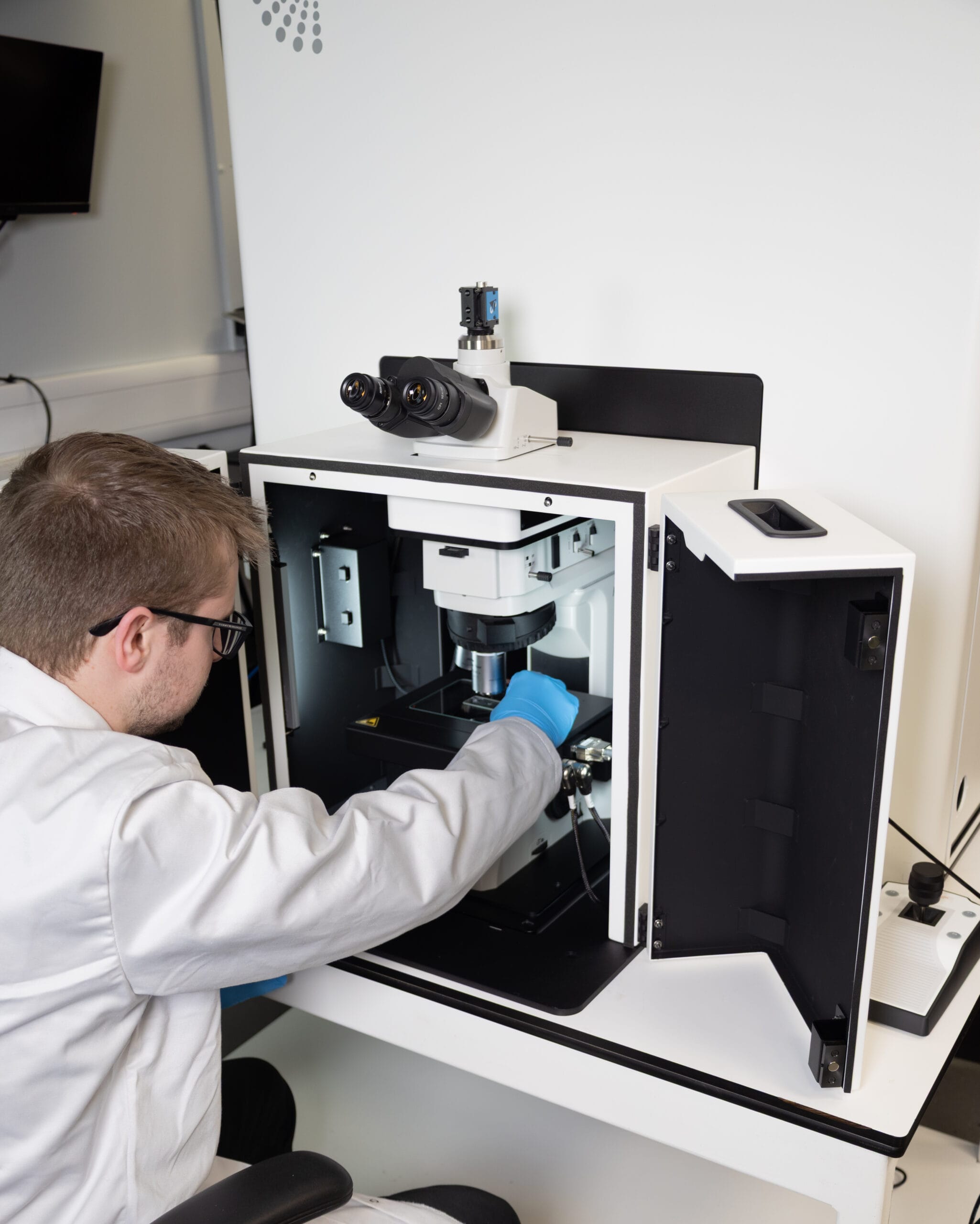 How to Choose the Best Raman Microscope: 9 Features to Consider